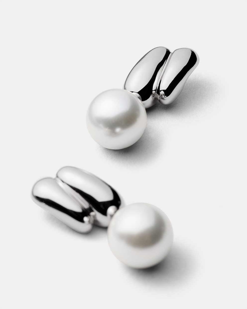 Classique Pearl Drop Earrings